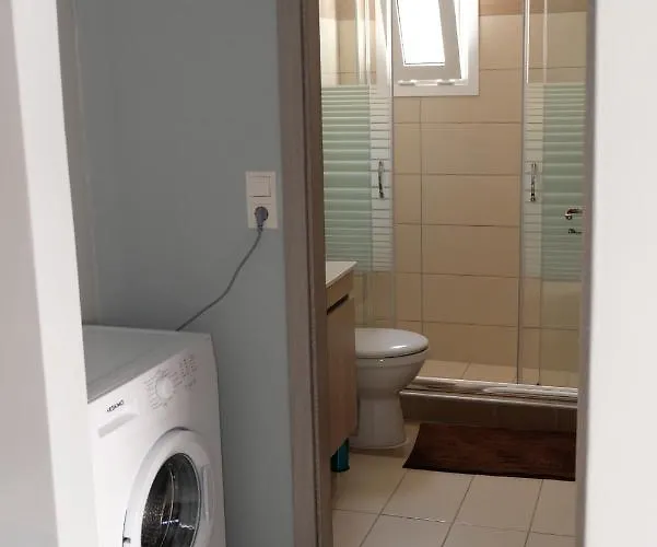 Bright & Comfy Near The * بلدة كوس