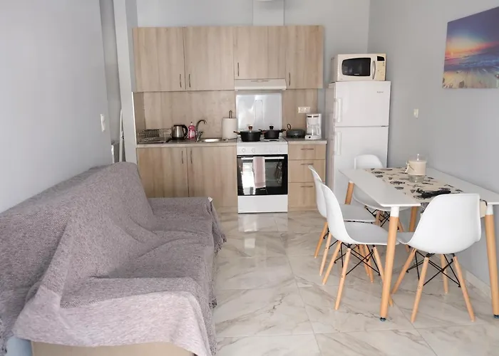 Bright & Comfy Near The شقة