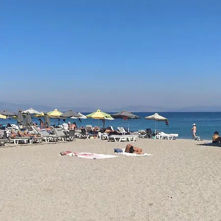 Bright & Comfy Near The Apartament *