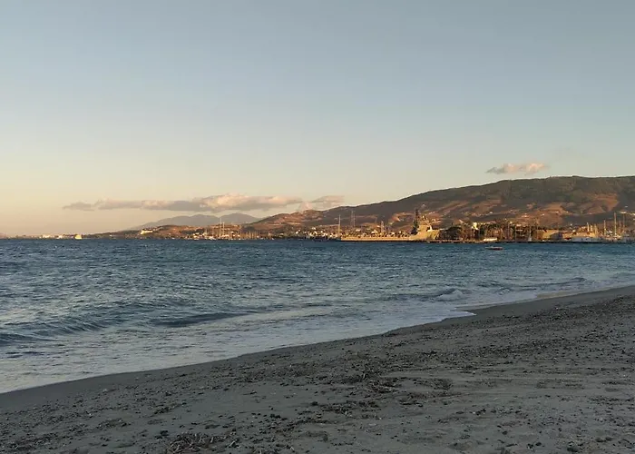 דירה Bright & Comfy Near The *